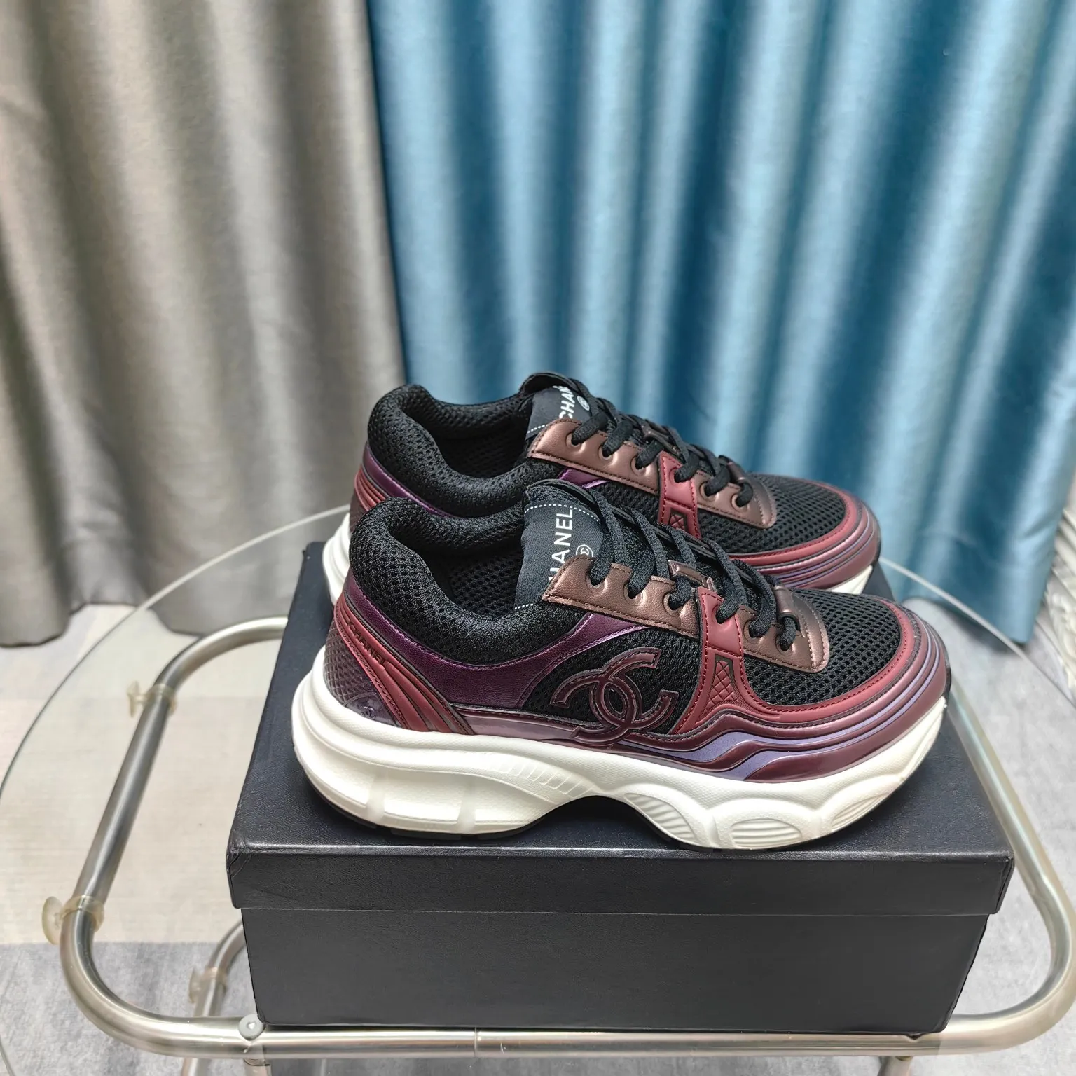 p680🐮🐮Chanel Chanel dad shoes, men and women couples - 2025 counter top casual sports shoes This classic design; the upper is electro-embroidered with a variety of techniques; the outsole is fashionable and sporty; it is unusual to incorporate a variety of color matching elements... The diversified mix and match is very beautiful and versatile, casual, fashionable, sports and outdoor can be taken into account... ꫛꫀꪝ Go➫ Material: ❶Upper is made of: Original imported first-layer silk cowhide + original waterproof cloth + original first-layer cowhide ❷Inner lining: original sheep lining + mesh ❸Outsole based on: original TPU combination outsole Special counter boutique packaging complete set for women 35–41
